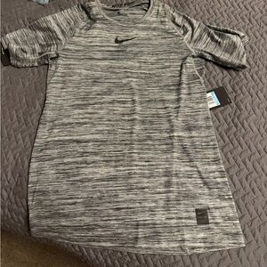 Mens NWT medium Nike pro fit shirt